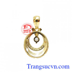 Mặt dây nữ sang trọng 18k gây ấn tượng với người nhìn bởi thiết kế tinh tế, độc đáo. 