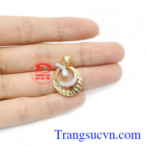 Sản phẩm bảo hành uy tín, giao hàng toàn quốc. Mặt dây nữ sang trọng 18k