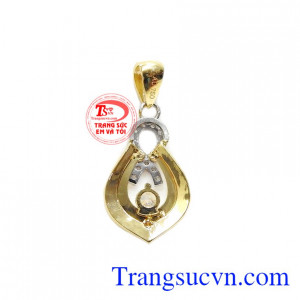 Mặt dây nữ đẹp 18k là sự kết hợp đầy tinh tế từ vàng màu 18k và đá Cz lấp lánh.