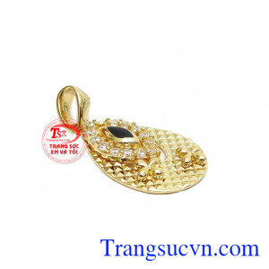 Thiết kế độc đáo, mang nét sang trọng và quý phái. Mặt dây nữ độc đáo 18k