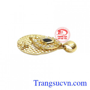 Sản phẩm kết hợp cùng dây chuyền sẽ giúp người dùng thêm xinh đẹp. Mặt dây nữ độc đáo 18k