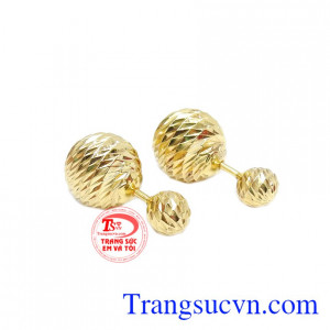 Các chi tiết trên hoa tai được chế tác tỉ mỉ tạo ấn tượng cho người dùng.