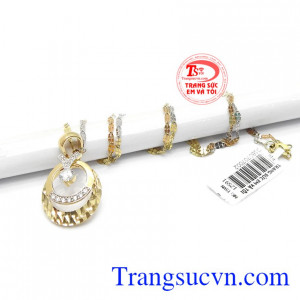 Sản phẩm sang trọng, thích hợp với nhiều trang phục. Bộ trang sức sang trọng 18k