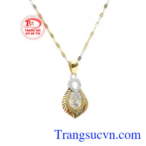 Bộ trang sức có thề kết hợp cùng nhiều trang phục. Bộ trang sức nữ đẹp 18k