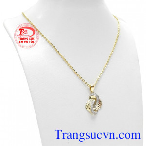 Bộ trang sức nữ quý phái là một sản phẩm mới sang trọng và đẹp mắt.