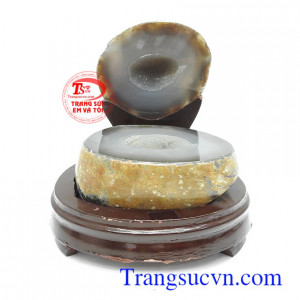 Đặt Tụ Bát bảo trong nhà, trên bàn làm việc hoặc bàn học sẽ giúp cho đầu óc tỉnh táo, sáng suốt, gia tăng cát khí và chiêu tài tác lộc