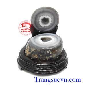Tụ bát bảo bình an may mắn tượng trưng cho tinh thần, sức mạnh, sự thông minh của con người, giúp con người vững vàng trước những khó khăn trong cuộc sống