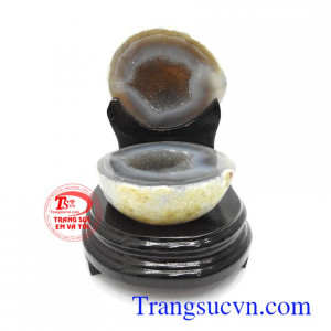 Trưng bày Tụ Bát Bảo trong nhà, bàn làm việc, bàn học sẽ giúp cho đầu óc sáng suốt, gia tăng cát khí và chiêu tài tác lộc