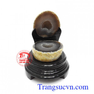 Tụ bát bảo tài lộc an nhiên phù hợp đặt tại bàn làm việc, bàn học giúp đầu óc sáng suốt, đặt tại phòng khách, phòng ngủ nhằm thu hút nguồn năng lượng tốt, giải trừ tà khí, đặt nơi bán hàng nhằm thu hút tài lộc, của cải.