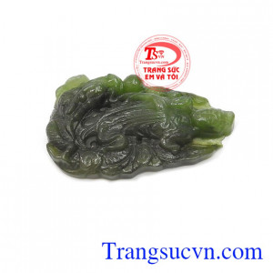 Sản phẩm được chế tác từ ngọc cẩm thạch thiên nhiên, được điêu khắc tinh tế, sắc nét