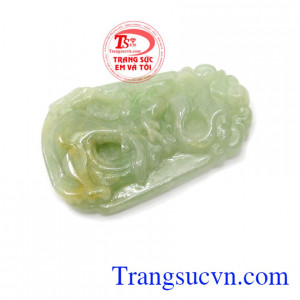 Mặt ngọc cẩm thạch mang trong mình nguồn năng lượng dồi dào có tác dụng mang lại tài lộc, bình an và may mắn cho người đeo