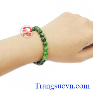 Ngọc cẩm thạch mang đến cho người dùng sự bình an, may mắn và thịnh vượng.