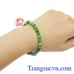 Chuỗi tay có giấy kiểm định đá quý. 