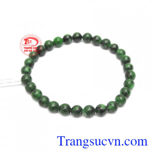 Chuỗi tay cẩm thạch 6 ly tài lộc được rất nhiều khách hàng yêu thích và lựa chọn.