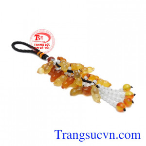 Móc treo ô tô đậu mã não đẹp, sản phẩm kết hợp đá mã não thiên nhiên và dây dù mang lại sự chắc chắn và bền đẹp.