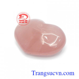 Trái tim thạch anh hồng thể hiện tình yêu lãng mạn sự quan tâm sâu sắc trong tình cảm lứa đôi