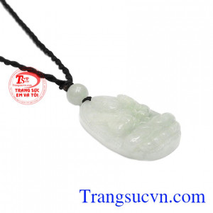 Sản phẩm chạm khắc theo phật Hư không tạng bồ tát, tượng trung cho sự thành thật và giàu có.