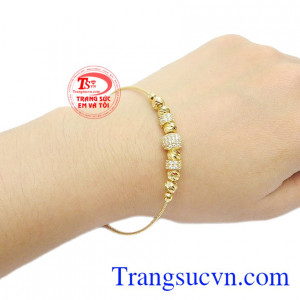 Lắc tay đẹp, có thể làm quà tặng cho người phụ nữ của bạn trong những dịp quan trọng. 