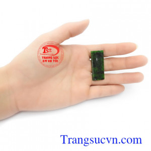 Mặt cẩm thạch chữ nhật may mắn phù hợp làm mặt dây chuyền thời trang phong cách và phong thủy.