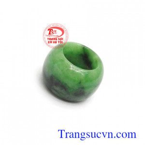 Mặt ngọc lu thống tài lộc vừa làm đồ trang sức vừa có ý nghĩa phong thủy, trong phong thủy có tác dụng cầu quan phát lộc, thuận lợi cho con đường công danh sự nghiệp, mang bình an và may mắn cho người đeo.