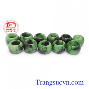 Mặt ngọc cẩm thạch thiên nhiên phù hợp làm mặt dây chuyền đeo cổ và tay