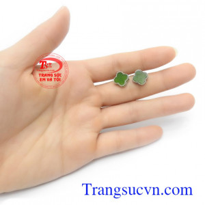 Hoa tai cỏ bốn lá may mắn