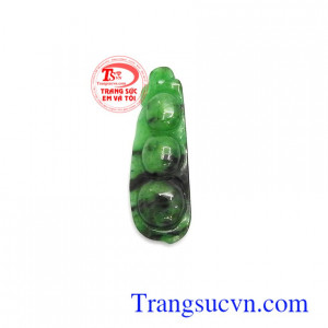 Mặt ngọc Jadeite đậu bình an trong phong thủy có tác dụng giúp con người tránh vận xui xẻo, mang lại may mắn, bình an và tài lộc