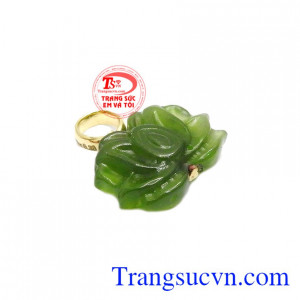 Mặt dây hoa sen được kết hợp từ vàng 14k và ngọc nepherite.