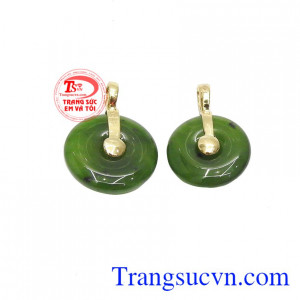 Mặt dây đồng xu cẩm thạch được thiết kế đơn giản, tinh tế và đẹp mắt.