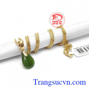 Sản phẩm thiết kế tinh tế, nhẹ nhàng đem đến cho người dùng sự thanh thoát. Bộ trang sức giọt nước nepherite