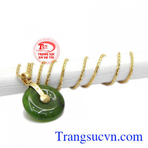 Sản phẩm có thể kết hợp cùng nhiều phụ kiện và trang phục. Bộ trang sức nữ đồng xu cẩm thạch
