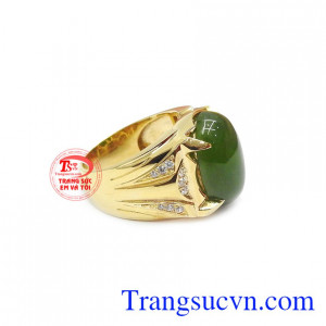 Thiết kế mạnh mẽ, các chi tiết được tạo điểm nhấn bằng đá Cz lấp lánh.