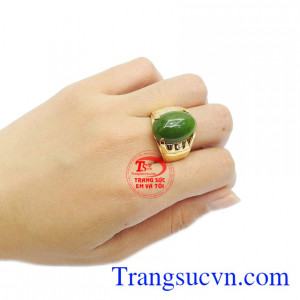 Ngọc cẩm thạch hợp mệnh mang đến cho người dùng sự bình an, thịnh vượng và tài lộc.