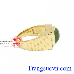 Sản phẩm kết hợp từ ngọc cẩm thạch thiên nhiên và vàng tây 14k. 
