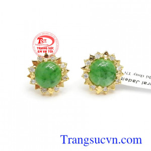 Đôi hoa tai Jadeite bình an 18k kiểu dáng độc đáo, tinh xảo, đeo hợp thời trang phái đẹp, dễ dàng kết hợp với nhiều phong cách thời trang khác nhau