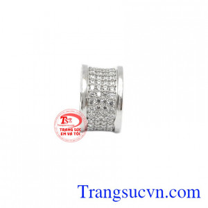 Mặt dây độc đáo Hàn Quốc được thiết kế với kiểu dáng mới lạ mang đến cho người dùng một sản phẩm lạ mắt.