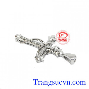 Thiết kế tinh tế, sang trọng giúp người đeo thêm nổi bật và tự tin. . Mặt dây tình yêu Thiên Chúa vàng trắng