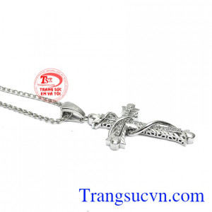 Bộ trang sức được chế tác từ vàng trắng 10k, bảo hành uy tín, giao hàng toàn quốc.