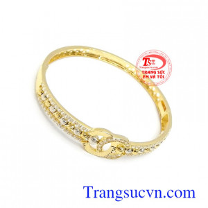 Vòng tay vàng 10k mang lại nét quý phái, sang trọng và cá tính cho phái đẹp
