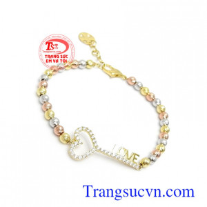 Lắc tay vàng 10k phù hợp phong cách thời trang phái đẹp