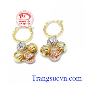 Sản phẩm được các bạn nữ ưa thích được thiết kế tinh tế, thời trang dễ kết hợp với trang phục quần áo