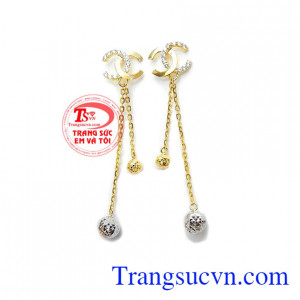 Hoa tai vàng đẹp dịu dàng là sản phẩm phù hợp với các bạn nữ dịu dàng, thanh lịch