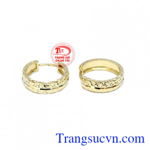 Hoa tai thịnh vượng Hàn Quốc được thiết kế kiểu dáng khá đơn giản, nhưng các đường nét trên hoa tai lại vô cùng tinh tế và đẹp mắt. 