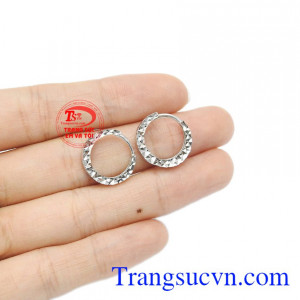Với kiểu dáng đơn giản, nhỏ gọn rất thích hợp với những ai yêu sự giản đơn.