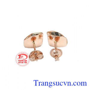 Sản phẩm chế tác từ vàng hồng 10k, sáng bóng, bền đẹp.