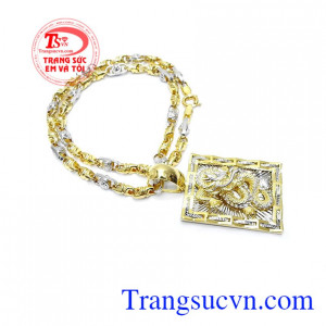 Mặt dây chuyền rồng đắng cấp là sản phẩm được chế tác 3D, độc lạ với các đường nét tinh xảo, đẹp đến từng góc cạnh