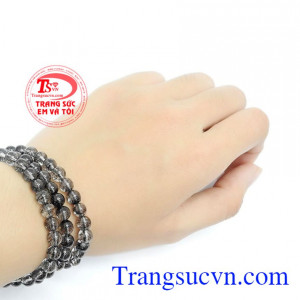 Chuỗi tay thạch anh tóc phù hợp với mọi lứa tuổi, hợp thời trang và trang phục