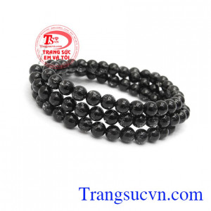 Thạch anh tóc đen chứa trường năng lượng cao, có tác dụng rất tốt trong phong thủy, giúp gặp nhiều may mắn và thành công trong cuộc sống