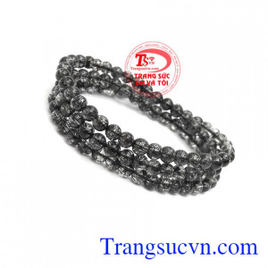 Thạch anh tóc đen rất tốt trong tình duyên đôi lứa, giúp gắn kết tình cảm, thành công trong kinh doanh