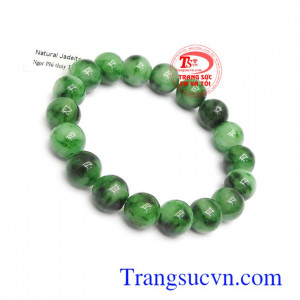 Chuỗi tay phỉ thúy cát khí đeo hợp phong thủy và bình an, ngọc phỉ thúy chứa nguồn năng lượng dồi dào, có tác dụng giải trừ tà khí, mang lại bình an, may mắn và hạnh phúc cho người đeo